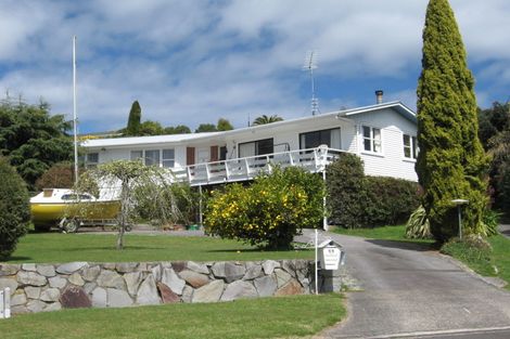Photo of property in 11 Earle Place, Acacia Bay, Taupo, 3330