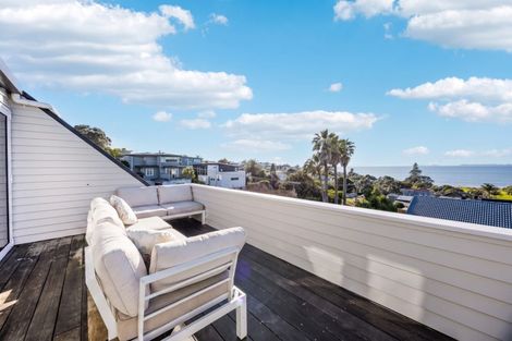 Photo of property in 29 Masterton Road, Rothesay Bay, Auckland, 0630
