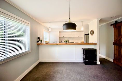 Photo of property in 17a Target Road, Totara Vale, Auckland, 0629