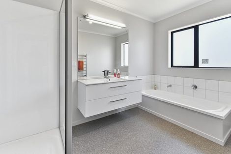 Photo of property in 13 Muirhill Place, Pokeno, 2402