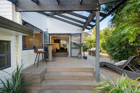 Photo of property in 2/16 Law Street, Torbay, Auckland, 0630