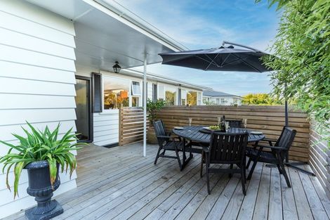 Photo of property in 15 Swansea Street, Hokowhitu, Palmerston North, 4410