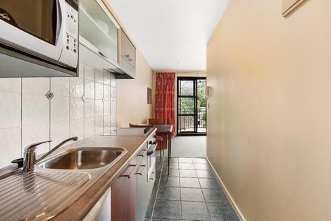 Photo of property in Atrium Towers, 6q/154 The Terrace, Wellington Central, Wellington, 6011