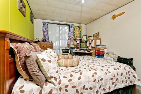 Photo of property in 80 Totaravale Drive, Totara Vale, Auckland, 0629