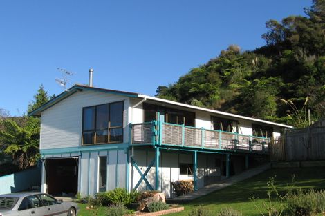 Photo of property in 7 Bogle Grove, Stokes Valley, Lower Hutt, 5019