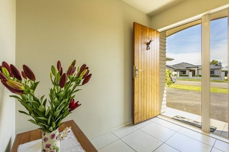 Photo of property in 2 Arthur Close, Clive, 4102