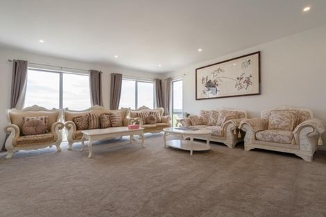 Photo of property in 50 Corricvale Way, Northcross, Auckland, 0630