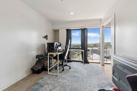 Photo of property in The Rennaissance, 13h/18 Ronwood Avenue, Manukau, Auckland, 2104