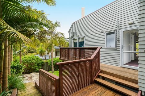 Photo of property in 34 Kiteroa Terrace, Rothesay Bay, Auckland, 0630