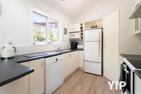 Photo of property in 18 Mandeville Crescent, Grenada Village, Wellington, 6037