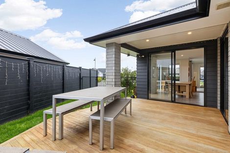 Photo of property in 19 Rose Leigh Drive, Cambridge, 3434