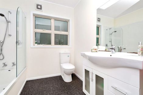 Photo of property in 6a Julia Place, Tawa, Wellington, 5028