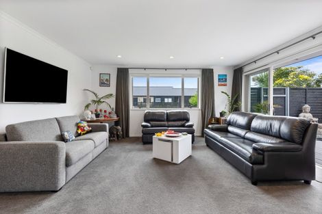 Photo of property in 12 Robert Might Road, Kumeu, 0810