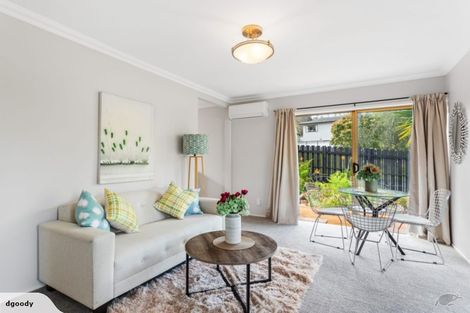 Photo of property in 1/3 Tallington Crescent, Torbay, Auckland, 0630