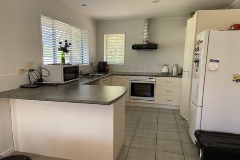 Photo of property in 74 Kingdale Road, Henderson, Auckland, 0610