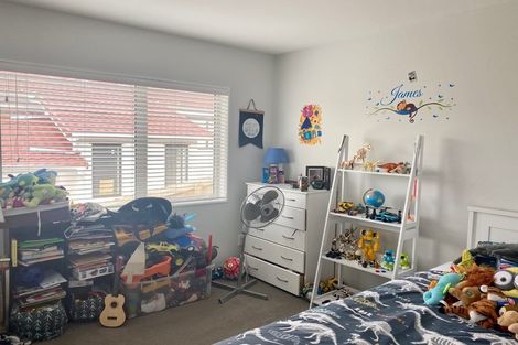 Photo of property in 18 Breenagh Place, Massey, Auckland, 0614