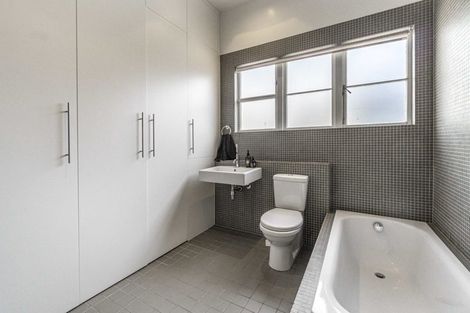 Photo of property in 36 Harbour View Road, Point Chevalier, Auckland, 1022