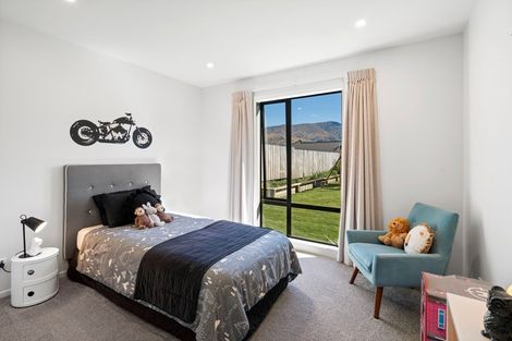 Photo of property in 9 Centre Crescent, Wanaka, 9305