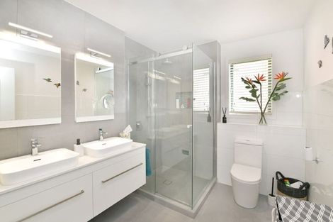 Photo of property in 128 Harbour Village Drive, Gulf Harbour, Whangaparaoa, 0930