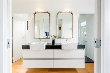 Photo of property in 143 Whangaparaoa Road, Red Beach, 0932