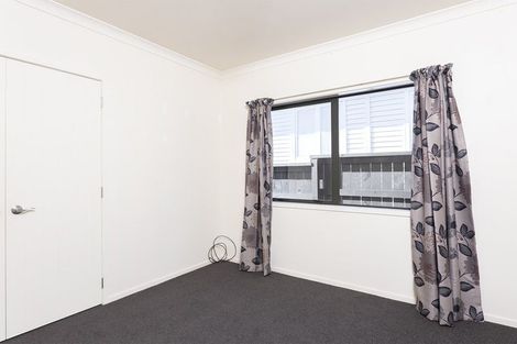 Photo of property in 4 Cliff View Drive, Green Bay, Auckland, 0604