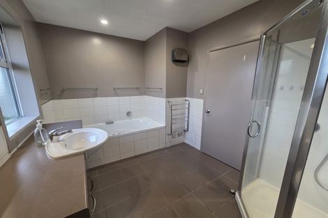 Photo of property in 15 Lees Road, Strowan, Christchurch, 8052