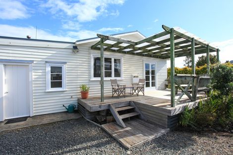 Photo of property in 39a Wallis Street, Raglan, 3225