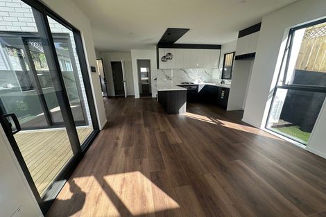 Photo of property in 1b Adelie Place, Murrays Bay, Auckland, 0630