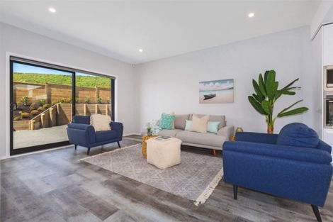 Photo of property in 55 Queen Charlotte Drive, Aotea, Porirua, 5024