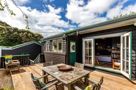 Photo of property in 2 Beacon Hill Road, Miramar, Wellington, 6022