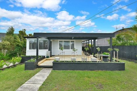 Photo of property in 19 Vipond Road, Stanmore Bay, Whangaparaoa, 0932