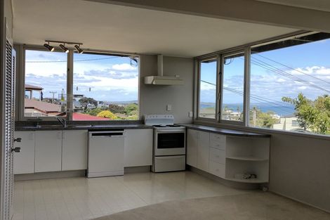 Photo of property in 1/11 Parr Terrace, Castor Bay, Auckland, 0620