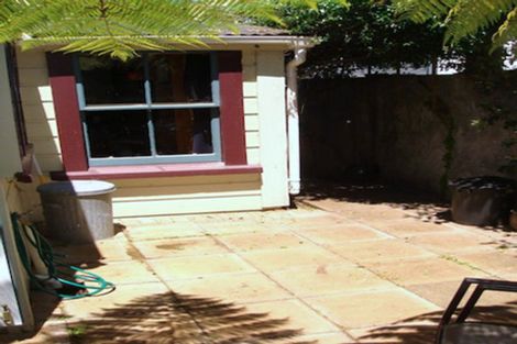 Photo of property in 44 Rolleston Street, Mount Cook, Wellington, 6021