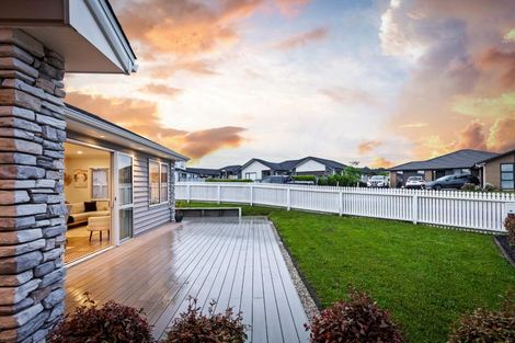 Photo of property in 8 Gemscott Crescent, Huapai, Kumeu, 0810