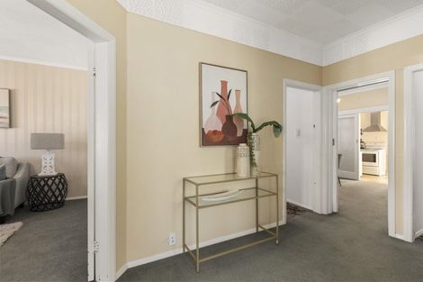 Photo of property in 100 Yule Street, Lyall Bay, Wellington, 6022