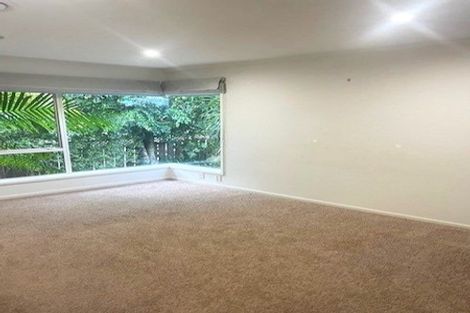 Photo of property in 2/8 Sandown Road, Rothesay Bay, Auckland, 0630