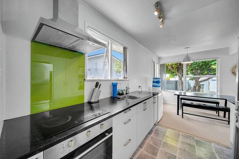Photo of property in 23 Kemble Close, Mangere, Auckland, 2022