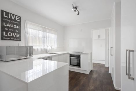 Photo of property in 229 Edmonton Road, Te Atatu South, Auckland, 0610