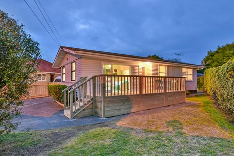 Photo of property in 120 Coronation Road, Mangere Bridge, Auckland, 2022