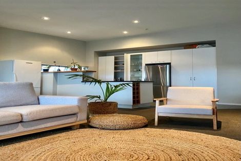 Photo of property in 8a Madeira Lane, Grafton, Auckland, 1023