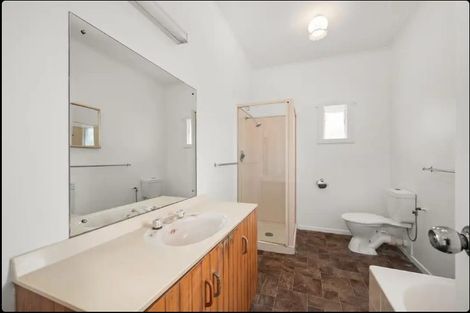 Photo of property in 38 Farrand Road, Kumeu, 0891