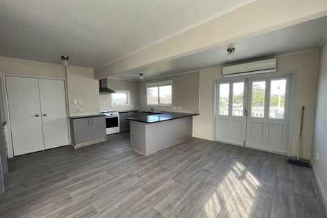 Photo of property in 424 Old Te Atatu Road, Te Atatu Peninsula, Auckland, 0610