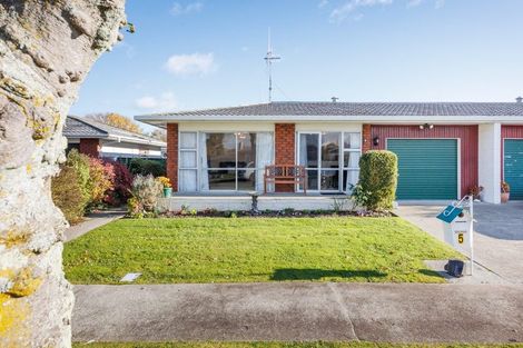 Photo of property in 5 Hollows Crescent, Takaro, Palmerston North, 4412