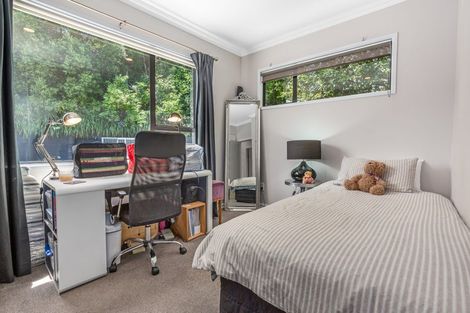 Photo of property in 39 Saunders Close, Whitby, Porirua, 5024