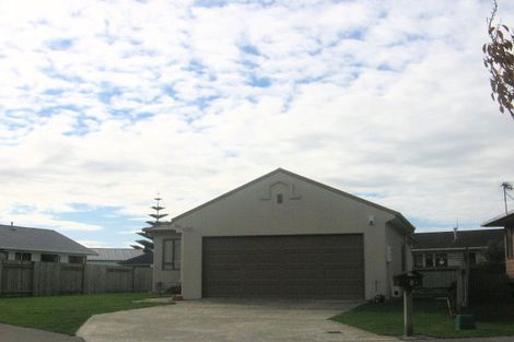 Photo of property in 34 Dalfield Place, Highbury, Palmerston North, 4412