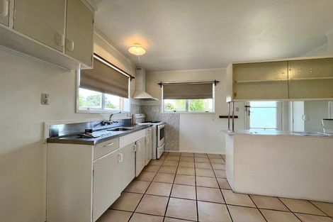 Photo of property in 1/21 Roberts Road, Te Atatu South, Auckland, 0610