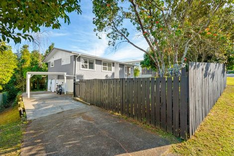 Photo of property in 43 La Rosa Street, Green Bay, Auckland, 0604
