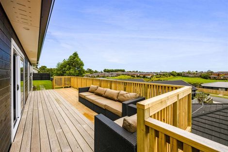 Photo of property in 22 Maple Crescent, Whalers Gate, New Plymouth, 4310