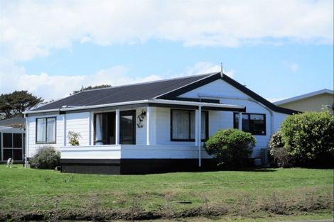 Photo of property in 16 Pohutukawa Drive, Opunake, 4616