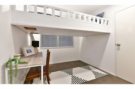 Photo of property in 168 Centreway Road, Orewa, 0931